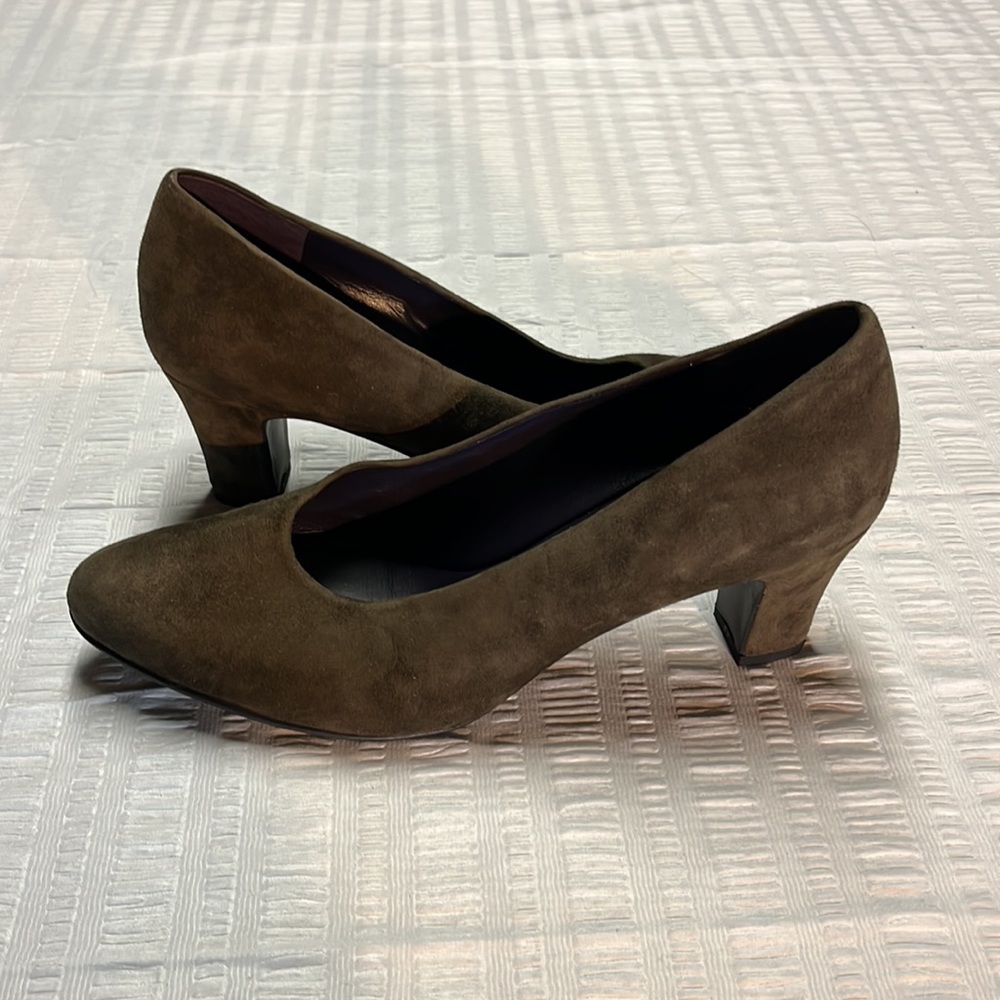 Vaneli Medium Brown Suede Pumps. - image 5